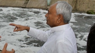 Patna: Bihar Chief Minister Nitish Kumar inspects the drainage pumping plant after heavy rain caused waterlogging in Patna on Sunday. (PTI Photo) (PTI)