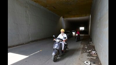 The absence of adequate street lights at the underpass stretch linking Hero Bakery Chowk to Pakhowal Road has been causing significant inconvenience to commuters for the past two months. (Gurpreet Singh/HT)