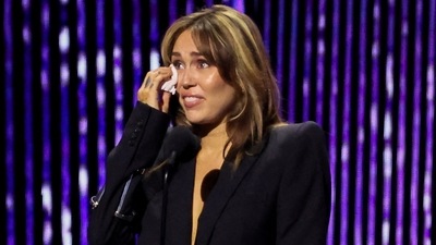 Miley Cyrus reacts as she is honoured at the 2024 Disney Legends Awards during Disney's D23 Expo in Anaheim, California, U.S., August 11, 2024. REUTERS/Mario Anzuoni (REUTERS)