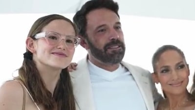 Violet looks just like her mother Jennifer Garner. Also seen here are Ben Affleck and Jennifer Lopez. Violet looks just like her mother Jennifer Garner. Also seen here are Ben Affleck and Jennifer Lopez.