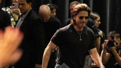 Shah Rukh looked stylish in a simple black T-shirt, blue jeans, sunglasses and his silver chain. Shah Rukh looked stylish in a simple black T-shirt, blue jeans, sunglasses and his silver chain. 