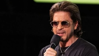 Shah Rukh Khan is in Switzerland to attend the Locarno Film Festival. After receiving a special award, Shah Rukh also attended a chat session and talked on a variety of topics. Shah Rukh Khan is in Switzerland to attend the Locarno Film Festival. After receiving a special award, Shah Rukh also attended a chat session and talked on a variety of topics.