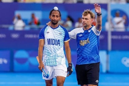 Fulton with Hardik after India's loss in the semi-final Fulton with Hardik after India's loss in the semi-final