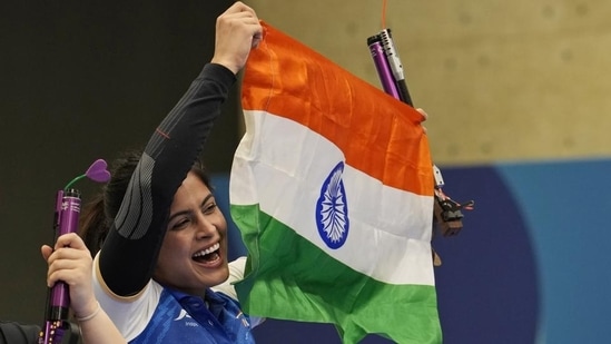 Manu Bhaker celebrates with the Indian flag after winning a medal.(HT_PRINT)