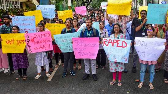 Resident doctors protest against the sexual assault and killing of a postgraduate trainee doctor in Kolkata (PTI Photo)(PTI)