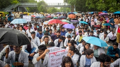 Doctors from AIIMS Delhi stage a protest against the alleged Kolkata Doctor Rape case in New Delhi, India. (HT Photo) Doctors from AIIMS Delhi stage a protest against the alleged Kolkata Doctor Rape case in New Delhi, India. (HT Photo)