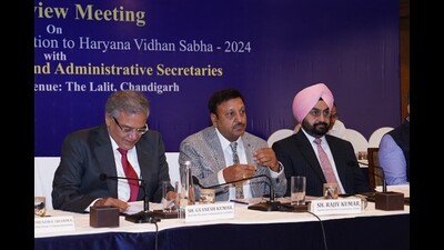 The EC said that during its two-day review visit, directions were issued to all law enforcement agencies to work in a coordinated manner to curb flow of illicit liquor, cash and drugs. (HT Photo) The EC said that during its two-day review visit, directions were issued to all law enforcement agencies to work in a coordinated manner to curb flow of illicit liquor, cash and drugs. (HT Photo)