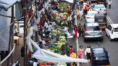While hawker unions have been unhappy with the number of hawkers deemed eligible for voting, many set aside their apprehensions and have backed chosen candidate. (HT PHOTO)