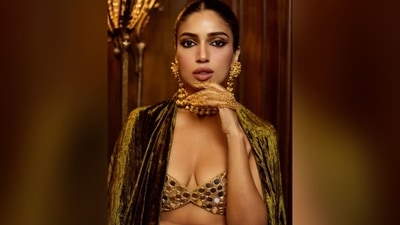 Her glam makeup look features shimmery eyeshadow, winged eyeliner, kohl-rimmed eyes, mascara-coated lashes, defined brows, blushed cheeks, luminous highlighter, contoured cheekbones, and a shade of nude lipstick. (Instagram/@bhumipednekar) Her glam makeup look features shimmery eyeshadow, winged eyeliner, kohl-rimmed eyes, mascara-coated lashes, defined brows, blushed cheeks, luminous highlighter, contoured cheekbones, and a shade of nude lipstick. (Instagram/@bhumipednekar)