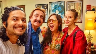 Ali Fazal and Richa Chadha met Manisha Koirala recently. Ali Fazal and Richa Chadha met Manisha Koirala recently.