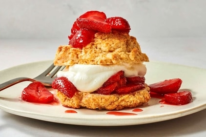 The combination of fresh strawberries and light, fluffy cake pairs beautifully with prosecco (The Spruce Eats) The combination of fresh strawberries and light, fluffy cake pairs beautifully with prosecco (The Spruce Eats)