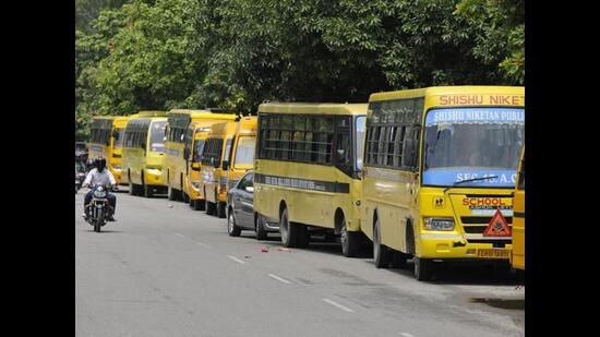 During the Safe Transportation Policy for Students (STRAPS) meeting, it was highlighted that the State Transport Authority (STA) challaned 268 vehicles in Chandigarh for offences, such as not wearing the proper uniform, nameplates, route time table board, over speeding and overloading. (HT Photo)