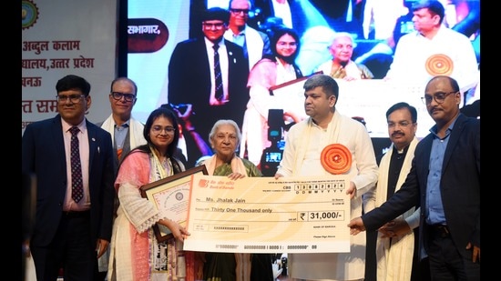 Jhalak Jain receiving the Chancellor’s Gold Medal in the 22nd Convocation ceremony of Abdul Kalam Technical University in Lucknow on Tuesday. (HT)