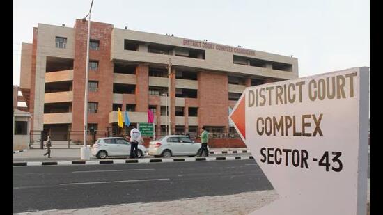 Members of the District Bar Association unanimously decided to suspend the ongoing protest against the Chandigarh administration. (HT Photo)