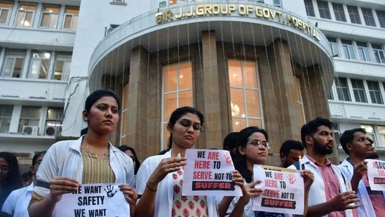 Maharashtra doctors protest in solidarity with Kolkata doctor's recent horrific incident at RG Kar Medical College in Kolkata, (Bhushan Koyande/HT Photo)