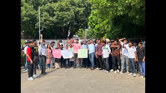 NSUI members holding a protest at Panjab University in Chandigarh on Tuesday. (HT Photo)