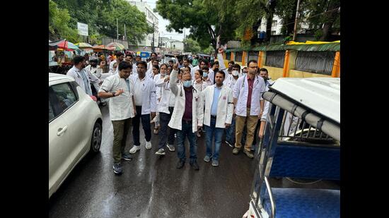 Resident doctors and interns of Shyama Prasad Mukherjee (Civil) Hospital taking out a protest march in Lucknow on Tuesday. (Sourced)