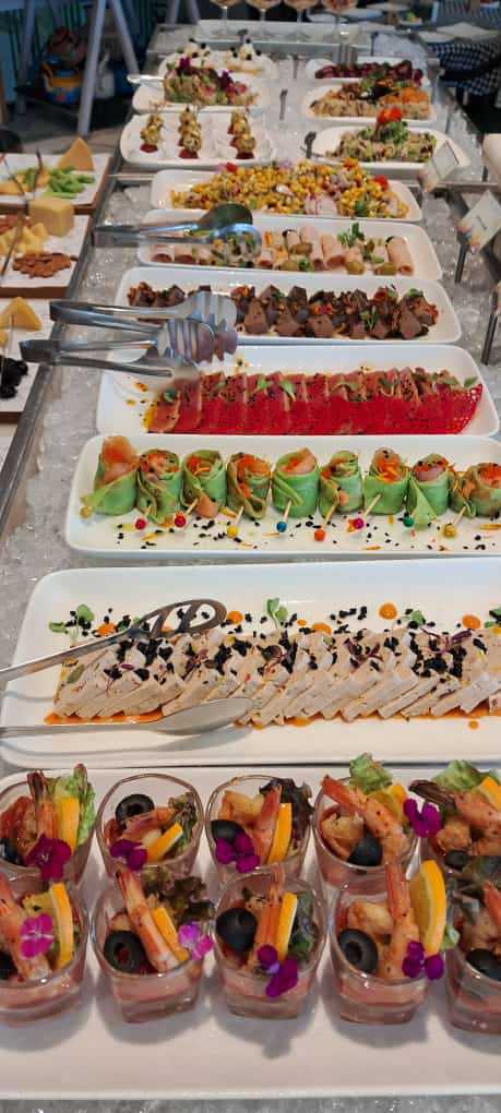 Independence Day buffet(Photo: HTBS) Independence Day buffet(Photo: HTBS)