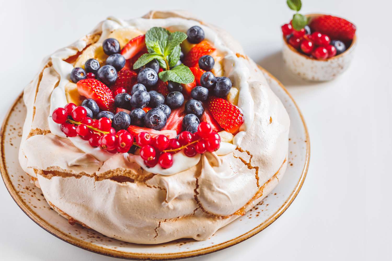 The pavlova’s delicate sweetness and chewy texture make it a perfect match for prosecco(The Spruce Eats ) The pavlova’s delicate sweetness and chewy texture make it a perfect match for prosecco(The Spruce Eats )