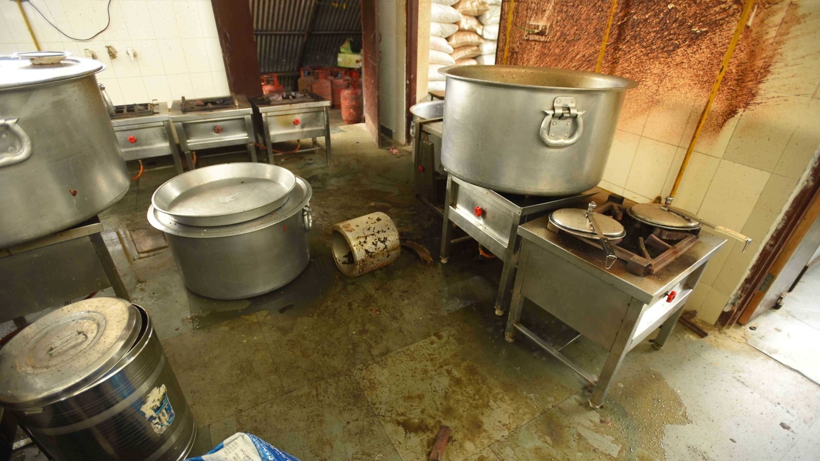 One dead, another injured in pressure cooker explosion near Bengaluru's Udupi Upahara restaurant