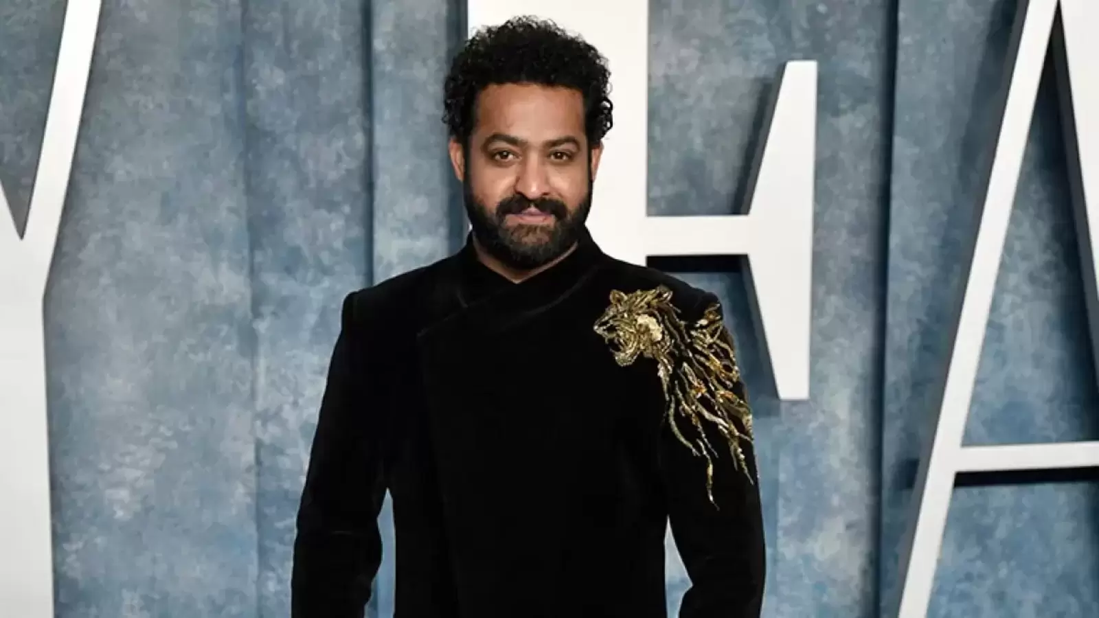 Jr NTR suffers injury on his wrist; will be back at work soon