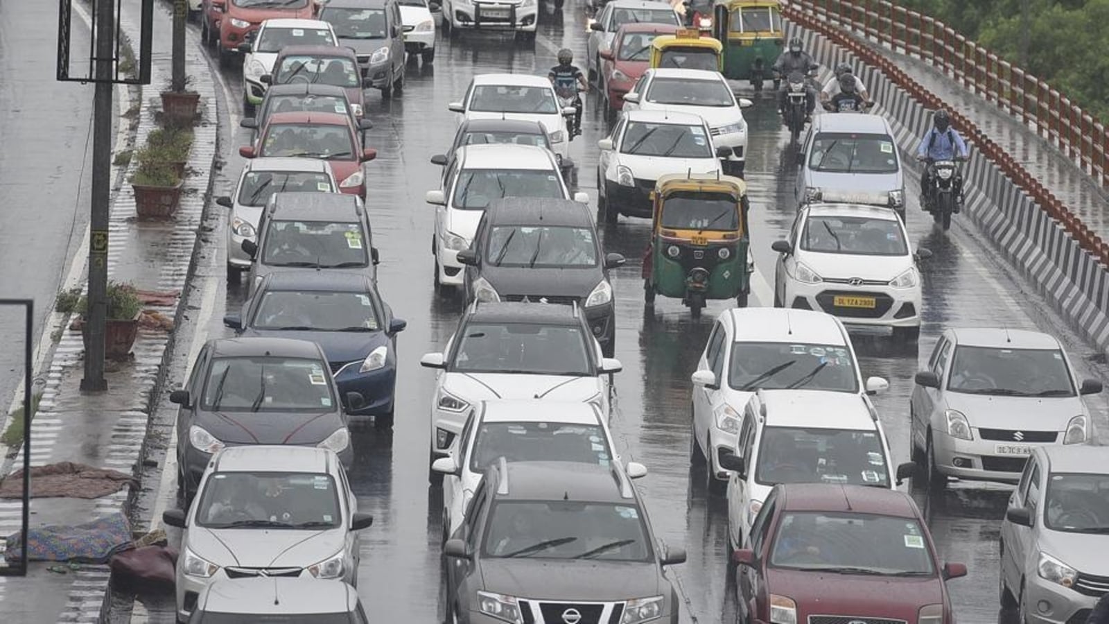 Domestic passenger vehicle wholesales dips 2.5% at 3,41,510 units in July: SIAM