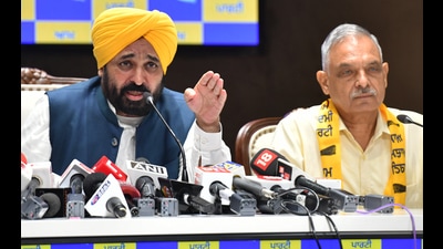 Chief minister Bhagwant Mann with SAD MLA Sukhwinder Sukhi who joined AAP in Chandigarh on Wednesday. (Ravi Kumar/HT) Chief minister Bhagwant Mann with SAD MLA Sukhwinder Sukhi who joined AAP in Chandigarh on Wednesday. (Ravi Kumar/HT)