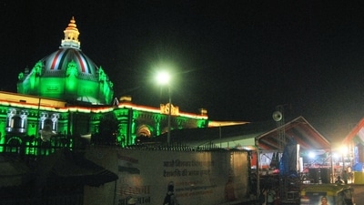 Lucknow Vidhan Sabha shines in full glory (Deepak Gupta/Mushtaq Khan/HT) Lucknow Vidhan Sabha shines in full glory (Deepak Gupta/Mushtaq Khan/HT)