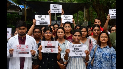 Mumbai, India – Aug 14, 2024: Doctors and medical students, FAIMA (Federation of All India Medical Association) calls for a nationwide shutdown of OPD services from today, protest against the sexual assault and murder of a woman post-graduate trainee (PGT) doctor at Kolkata's RG Kar Medical College and Hospital at J J Hospital, in Mumbai, India, on Wednesday, Aug 14, 2024. (Photo by Bhushan Koyande/HT Photo) Mumbai, India – Aug 14, 2024: Doctors and medical students, FAIMA (Federation of All India Medical Association) calls for a nationwide shutdown of OPD services from today, protest against the sexual assault and murder of a woman post-graduate trainee (PGT) doctor at Kolkata's RG Kar Medical College and Hospital at J J Hospital, in Mumbai, India, on Wednesday, Aug 14, 2024. (Photo by Bhushan Koyande/HT Photo)