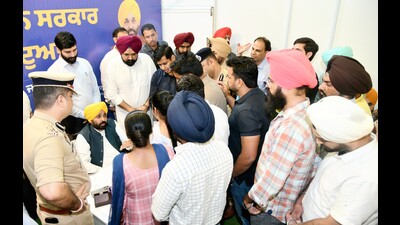 Punjab chief minister Bhagwant Singh Mann on Wednesday chaired the Sarkaar Tuhaade Dwaar programme, a public outreach event, at his official residence in the city to resolve people’s grievances. (HT Photo)
