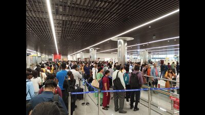 Similarly, flight UK971 from Delhi to Pune was diverted to Mumbai due to runway restrictions at Pune Airport and arrived in Mumbai at 10.45 pm. (HT PHOTO) Similarly, flight UK971 from Delhi to Pune was diverted to Mumbai due to runway restrictions at Pune Airport and arrived in Mumbai at 10.45 pm. (HT PHOTO)