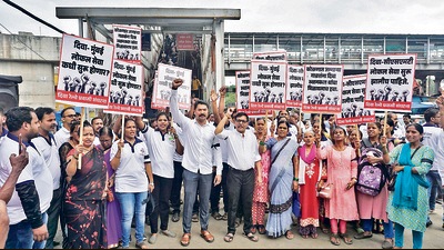 The Thane Diva Railway Passenger Association on Wednesday protested in front of the Diva railway station demanding that trains for CSMT start from Diva and long-distance trains to Konkan halt at the station. (Praful Gangurde /HT Photo) The Thane Diva Railway Passenger Association on Wednesday protested in front of the Diva railway station demanding that trains for CSMT start from Diva and long-distance trains to Konkan halt at the station. (Praful Gangurde /HT Photo)