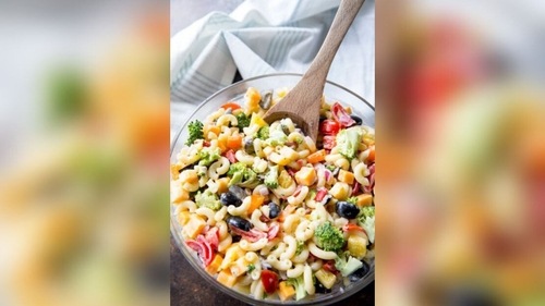 A vibrant mix of colourful veggies and pasta, this rainbow pasta salad is a fun and healthy lunchbox favourite. (Pinterest) A vibrant mix of colourful veggies and pasta, this rainbow pasta salad is a fun and healthy lunchbox favourite. (Pinterest)
