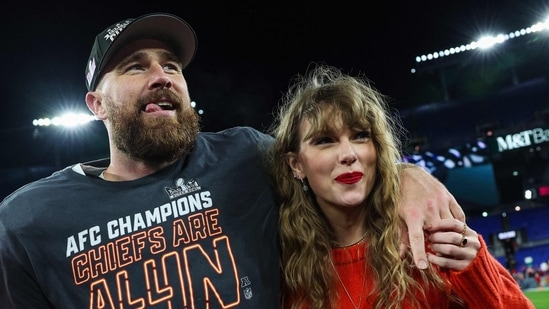 BALTIMORE, MARYLAND - JANUARY 28: Travis Kelce #87 of the Kansas City Chiefs (L) celebrates with Taylor Swift after defeating the Baltimore Ravens in the AFC Championship Game at M&T Bank Stadium on January 28, 2024 in Baltimore, Maryland. Patrick Smith/Getty Images/AFP (Photo by Patrick Smith / GETTY IMAGES NORTH AMERICA / Getty Images via AFP)(Getty Images via AFP)