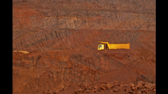 FILE PHOTO: A truck passes through an open pit of the Bedara Bhommanahalli (BBH) iron ore mines at Chitradurga in the southern Indian state of Karnataka November 9, 2012 REUTERS/Danish Siddiqui (REUTERS)