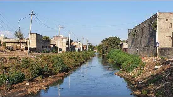 In report submitted to during the National Green Tribunal (NGT) hearing, the Punjab Pollution Control Board (PPCB) submitted in a report on Wednesday that the common effluent treatment plants (CETP) have been dumping treated wastewater into drains, officials said. (HT File)