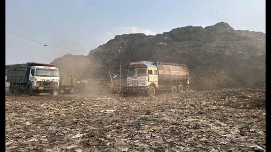 The bulk waste generators have been sending mixed waste directly to the Bandhwari landfill, contributing to the city’s escalating waste management challenges. (HT PHOTO)