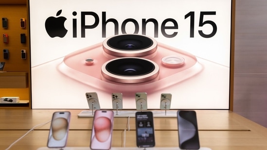 Here are 5 reasons why the iPhone 15 should feel threatened by the upcoming iPhone 16 and iPhone SE 4.(Bloomberg)