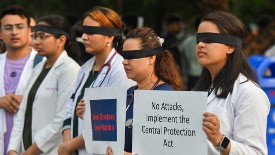 PGI doctors make a human chain during a protest against rape and murder of trainee doctor at Kolkata's RG Kar Medical College, in Chandigarh, Wednesday, Aug. 14, 2024.(PTI)