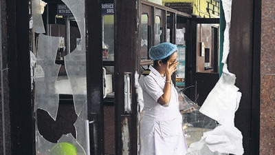 A nurse breaks down after the violence at RG Kar Hospital in Kolkata. (Samir Jana/HT Photo) A nurse breaks down after the violence at RG Kar Hospital in Kolkata. (Samir Jana/HT Photo)