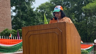 Uma Kanjilal, the Vice-Chancellor of IGNOU, hoisted the national flag and conveyed warm greetings (Official Twitter account ) Uma Kanjilal, the Vice-Chancellor of IGNOU, hoisted the national flag and conveyed warm greetings (Official Twitter account )