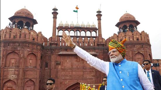 Prime Minister Narendra Modi greets the gathering at Red Fort in Delhi on Thursday. (PTI)