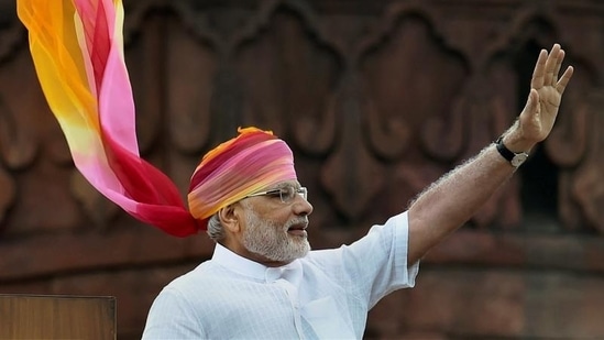 Prime Minister Narendra Modi wore a simple white kurta and churidar pants for his address on the 70th Independence Day function at Red Fort. He also wore a bright pink and yellow tie-dye pattern turban.&nbsp;(File Photo/PTI)