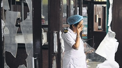 A nurse breaks down after the violence at RG Kar Hospital in Kolkata. (Samir Jana/HT Photo) A nurse breaks down after the violence at RG Kar Hospital in Kolkata. (Samir Jana/HT Photo)