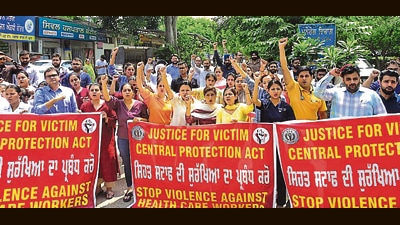 Doctors in civil hospital holding a strike during the protest against "stop violence against health care workers" in Ludhiana on Friday. (Gurpreet Singh/Hindustan Times) Doctors in civil hospital holding a strike during the protest against "stop violence against health care workers" in Ludhiana on Friday. (Gurpreet Singh/Hindustan Times)