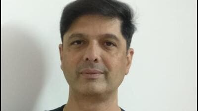 Dr Shantanu Sharad Abhyankar was diagnosed with lung cancer two years back and was undergoing treatment at the Deenanath Mangeshkar Hospital in the city where he breathed his last on Thursday. (HT PHOTO) Dr Shantanu Sharad Abhyankar was diagnosed with lung cancer two years back and was undergoing treatment at the Deenanath Mangeshkar Hospital in the city where he breathed his last on Thursday. (HT PHOTO)