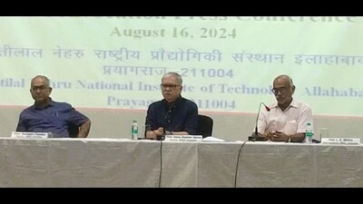 MNNIT officials led by director Prof RS Verma (centre) addressing media persons on Friday. (HT) MNNIT officials led by director Prof RS Verma (centre) addressing media persons on Friday. (HT)