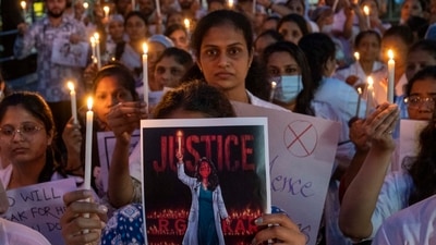 Mumbai, India - Aug. 16, 2024: Ghatkopar Rajawadi Hospital Doctors a Candle March to about the recent horrific incident at R G Kar Medical college in Kolkata, where a follow doctor was brutally assaulted and killed, in Mumbai, India, on Friday, August 16, 2024. (Photo by Satish Bate/ Hindustan Times) (Hindustan Times) Mumbai, India - Aug. 16, 2024: Ghatkopar Rajawadi Hospital Doctors a Candle March to about the recent horrific incident at R G Kar Medical college in Kolkata, where a follow doctor was brutally assaulted and killed, in Mumbai, India, on Friday, August 16, 2024. (Photo by Satish Bate/ Hindustan Times) (Hindustan Times)