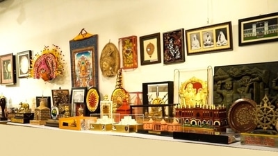There are 250 artefacts that are currently displayed at the Rashtrapati Bhavan Museum, which have been selected for first-ever auction of Presidential gifts. There are 250 artefacts that are currently displayed at the Rashtrapati Bhavan Museum, which have been selected for first-ever auction of Presidential gifts.