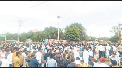Thousands gathered on roads to protest Ramgiri Maharaj’s statement (HT Photo) Thousands gathered on roads to protest Ramgiri Maharaj’s statement (HT Photo)